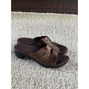 Aravon Petra Metallic Bronze Leather Slide Sandal Low Heel Women's Size 10D Wide